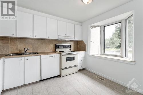 1985 Stonehenge Crescent, Ottawa, ON - Indoor Photo Showing Kitchen With Double Sink