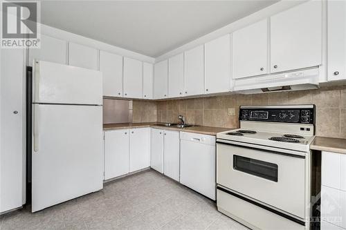 1985 Stonehenge Crescent, Ottawa, ON - Indoor Photo Showing Kitchen