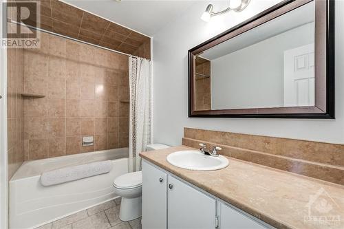 1985 Stonehenge Crescent, Ottawa, ON - Indoor Photo Showing Bathroom