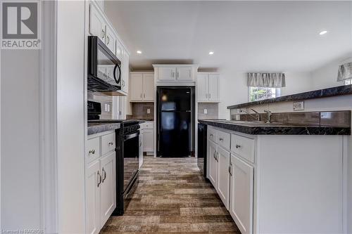 332 6Th Concession Unit# 62, Port Elgin, ON - Indoor Photo Showing Kitchen