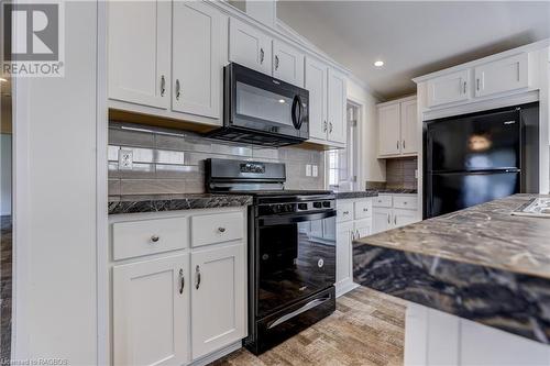 332 6Th Concession Unit# 62, Port Elgin, ON - Indoor Photo Showing Kitchen