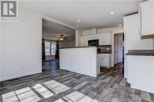 332 6Th Concession Unit# 62, Port Elgin, ON - Indoor Photo Showing Kitchen