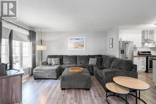 10 Clarence Avenue, Penetanguishene, ON - Indoor Photo Showing Living Room