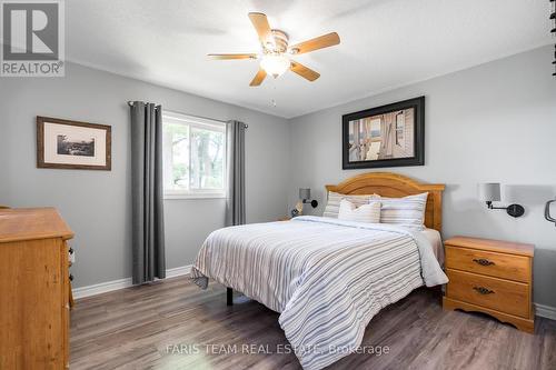 10 Clarence Avenue, Penetanguishene, ON - Indoor Photo Showing Bedroom