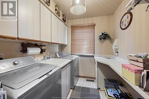 1537 Rosati, Lasalle, ON - Indoor Photo Showing Laundry Room