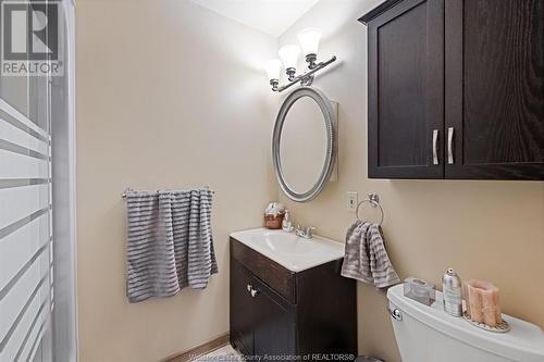 1537 Rosati, Lasalle, ON - Indoor Photo Showing Bathroom