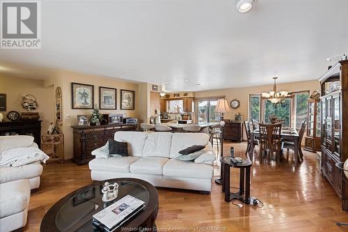 1537 Rosati, Lasalle, ON - Indoor Photo Showing Living Room