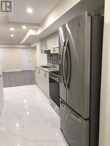 134 Castle Oaks Crossing, Brampton, ON - Indoor Photo Showing Kitchen With Stainless Steel Kitchen