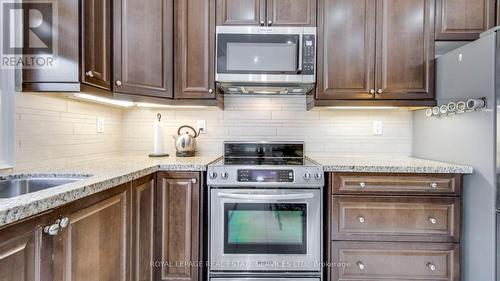 2018 Lushes Avenue, Mississauga, ON - Indoor Photo Showing Kitchen