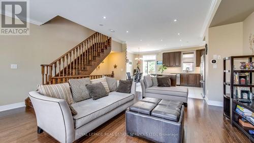 2018 Lushes Avenue, Mississauga (Clarkson), ON - Indoor Photo Showing Living Room