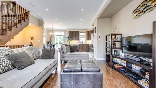 2018 Lushes Avenue, Mississauga (Clarkson), ON - Indoor Photo Showing Living Room