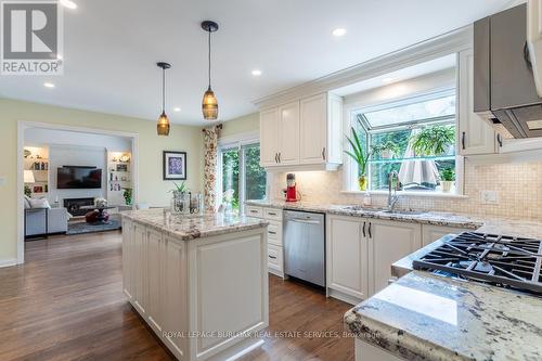 4173 Corrine Court, Burlington (Shoreacres), ON - Indoor Photo Showing Kitchen With Upgraded Kitchen