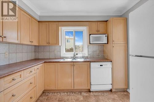 30 Aurora Place, Brampton (Heart Lake West), ON - Indoor Photo Showing Kitchen With Double Sink