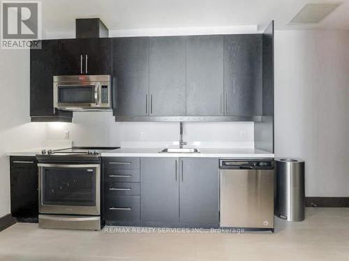 307 - 4011 Brickstone Mews, Mississauga (City Centre), ON - Indoor Photo Showing Kitchen