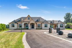 47 Tews Lane  Dundas, ON L9H 7N4