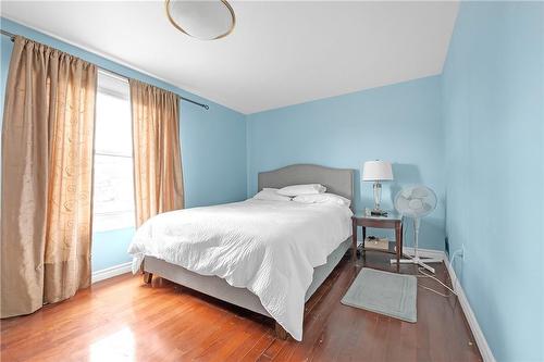 15 Argyle Avenue, Hamilton, ON - Indoor Photo Showing Bedroom