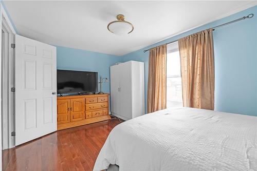 15 Argyle Avenue, Hamilton, ON - Indoor Photo Showing Bedroom