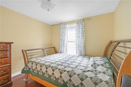 15 Argyle Avenue, Hamilton, ON - Indoor Photo Showing Bedroom