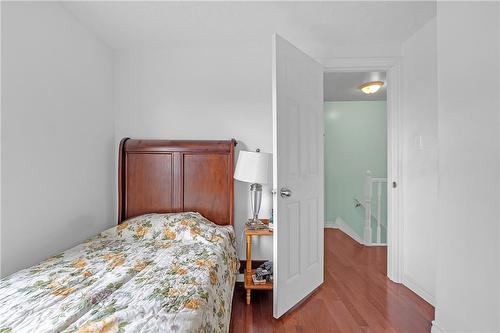 15 Argyle Avenue, Hamilton, ON - Indoor Photo Showing Bedroom