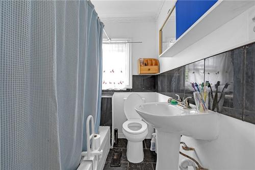 15 Argyle Avenue, Hamilton, ON - Indoor Photo Showing Bathroom