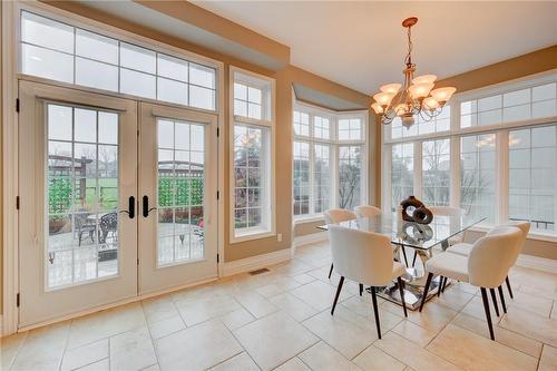 25 Lampman Drive, Hamilton, ON - Indoor Photo Showing Dining Room