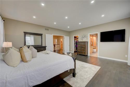 25 Lampman Drive, Hamilton, ON - Indoor Photo Showing Bedroom