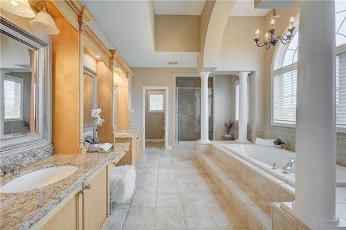 25 Lampman Drive, Hamilton, ON - Indoor Photo Showing Bathroom