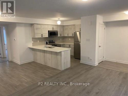 35 Magnolia Lane, Barrie (Innis-Shore), ON - Indoor Photo Showing Kitchen