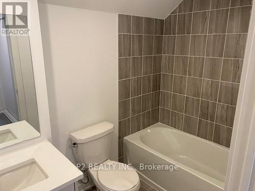 35 Magnolia Lane, Barrie (Innis-Shore), ON - Indoor Photo Showing Bathroom