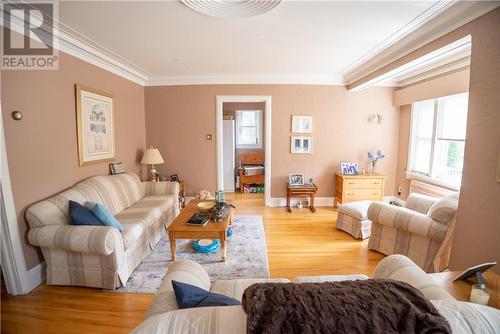 134 Adie Street, Sudbury, ON - Indoor Photo Showing Living Room