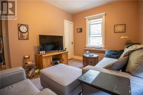 134 Adie Street, Sudbury, ON - Indoor Photo Showing Living Room