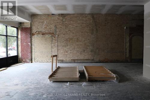 Exposed Brick walls - 393 Talbot Street, St. Thomas, ON 