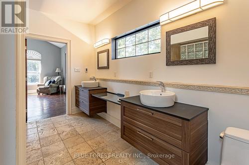 1560 Elgin Road, Thames Centre (Dorchester), ON - Indoor Photo Showing Bathroom