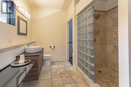 1560 Elgin Road, Thames Centre (Dorchester), ON - Indoor Photo Showing Bathroom