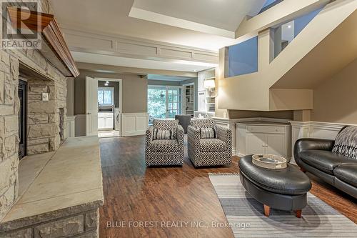 1560 Elgin Road, Thames Centre (Dorchester), ON - Indoor Photo Showing Living Room With Fireplace