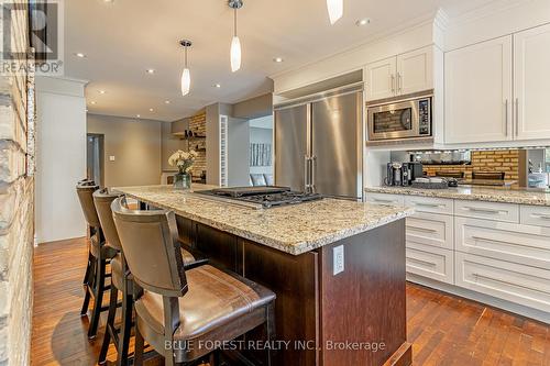 1560 Elgin Road, Thames Centre (Dorchester), ON - Indoor Photo Showing Kitchen With Upgraded Kitchen