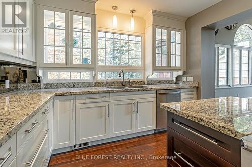 1560 Elgin Road, Thames Centre (Dorchester), ON - Indoor Photo Showing Kitchen With Double Sink