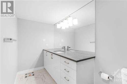 804 Mikinak Road, Ottawa, ON - Indoor Photo Showing Bathroom