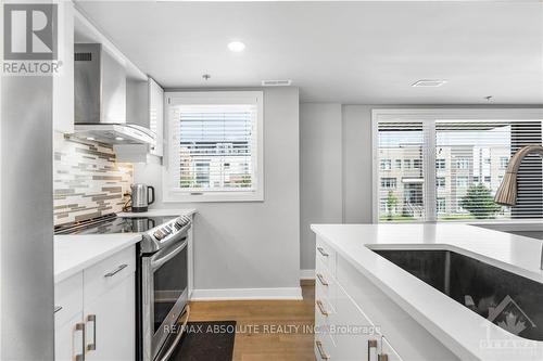 804 Mikinak Road, Ottawa, ON - Indoor Photo Showing Kitchen With Upgraded Kitchen