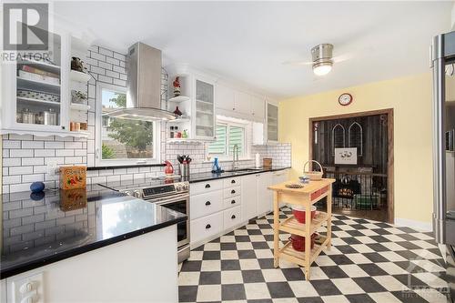 9 Robinson Street, Perth, ON - Indoor Photo Showing Kitchen