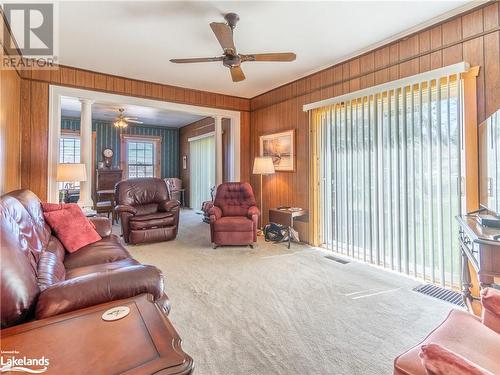 23 Centre Street S, Huntsville, ON - Indoor Photo Showing Living Room