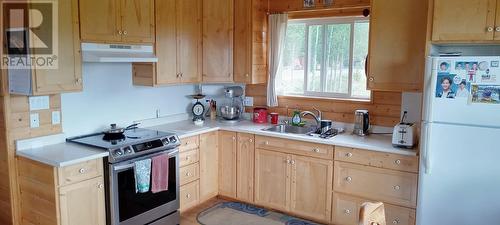 18775 Chilcotin 20 Highway, Williams Lake, BC - Indoor Photo Showing Kitchen