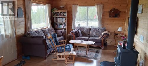 18775 Chilcotin 20 Highway, Williams Lake, BC - Indoor Photo Showing Living Room