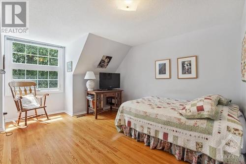 1911 Illinois Avenue, Ottawa, ON - Indoor Photo Showing Bedroom