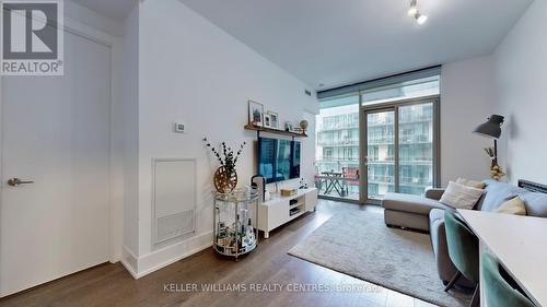 929 - 39 Queens Quay E, Toronto (Waterfront Communities), ON - Indoor Photo Showing Living Room