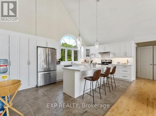 328 Bear Road, Georgina Islands, ON - Indoor Photo Showing Kitchen With Upgraded Kitchen