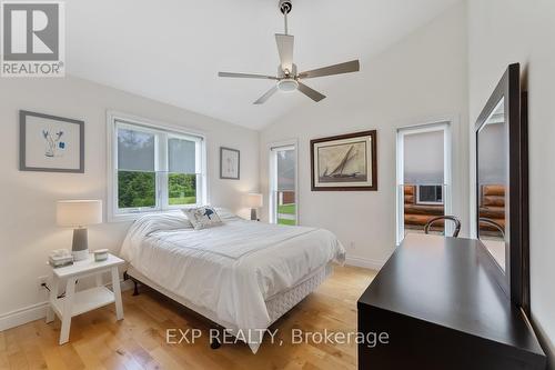 328 Bear Road, Georgina Islands, ON - Indoor Photo Showing Bedroom