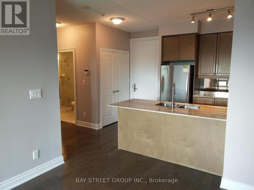 1117 - 10 Bloorview Place, Toronto (Don Valley Village), ON - Indoor Photo Showing Kitchen With Double Sink