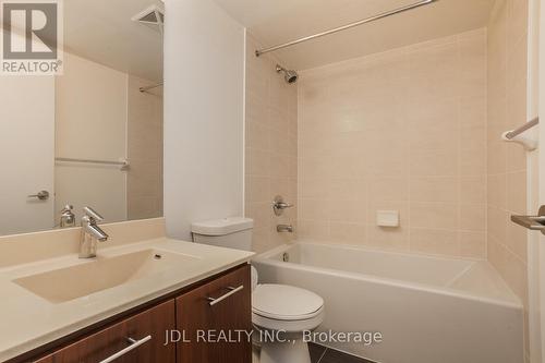 3211 - 125 Village Green Square, Toronto (Agincourt South-Malvern West), ON - Indoor Photo Showing Bathroom