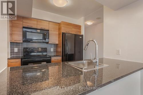 3211 - 125 Village Green Square, Toronto (Agincourt South-Malvern West), ON - Indoor Photo Showing Kitchen